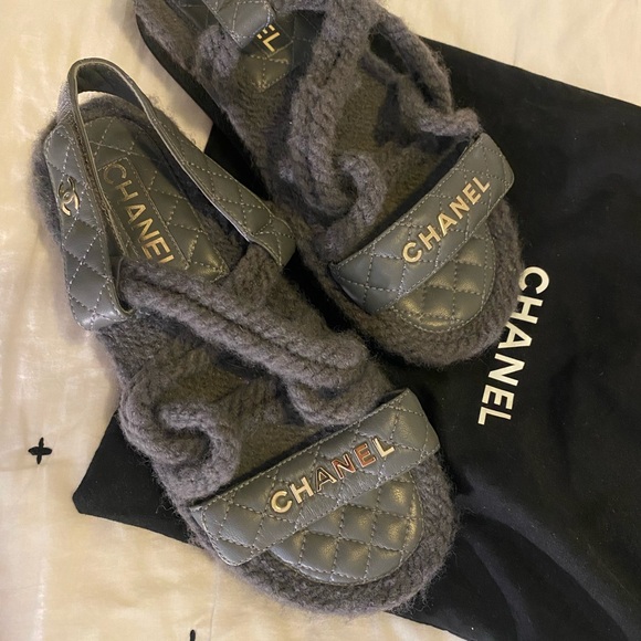 Chanel Interlocking CC Logo Slingback Sandals. Grey size 39, great condition! - Picture 3 of 6